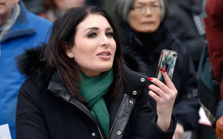 about Unsuccessful Plastic Surgery of Laura Loomer 