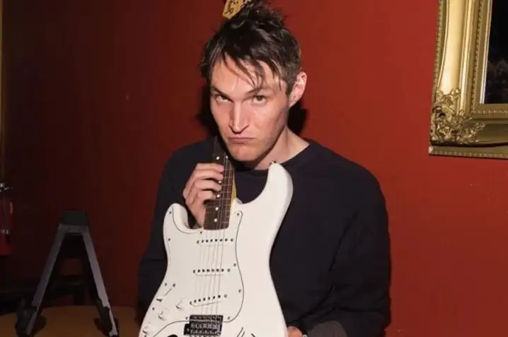 Is Josh Klinghoffer singer Polly Jean Harvey 